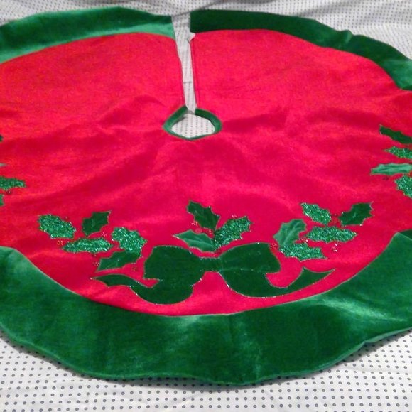 Christmas Tree Skirt - Picture 1 of 3